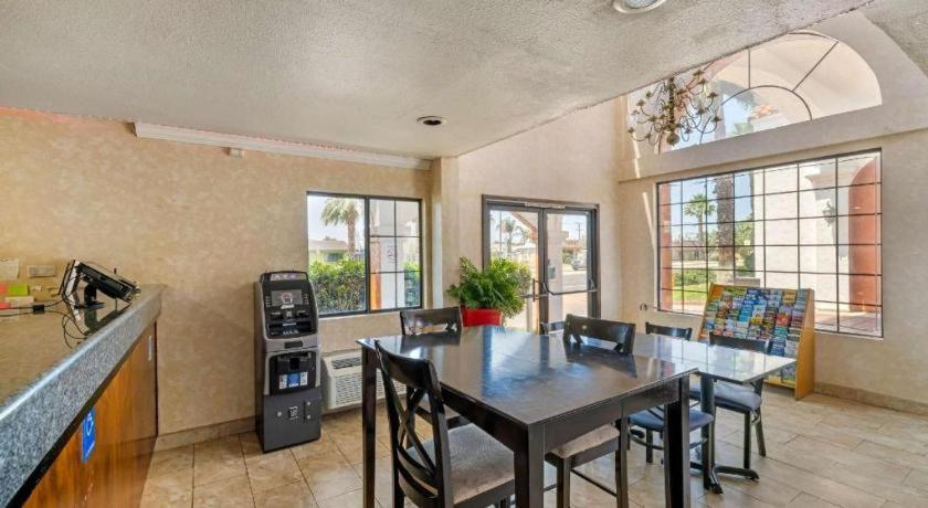 Econo Lodge Moreno Valley Bagian luar foto