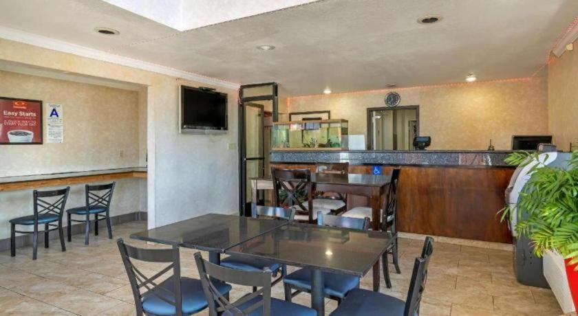 Econo Lodge Moreno Valley Bagian luar foto