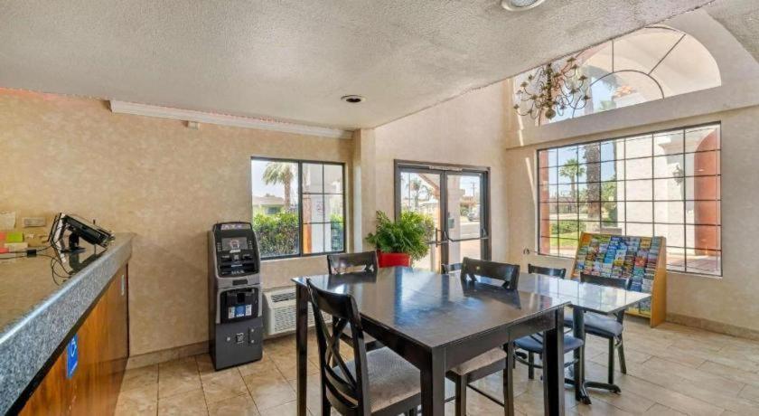 Econo Lodge Moreno Valley Bagian luar foto